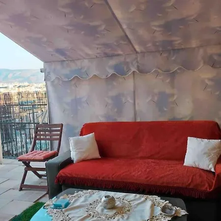 Spacious Private Rooftop Studio, Mountain And Sea View Lejlighed